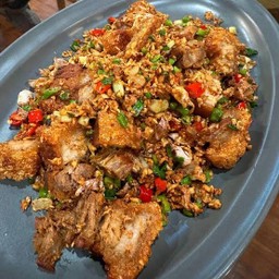 หมูกรอบผัดพริกเกลือ