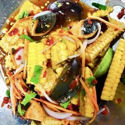 ยำข้าวโพดไข่เยี่ยวม้า