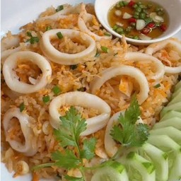 ข้าวผัดปลาหมึกเล็ก  Fried rice with small squid