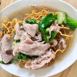 ราดหน้าหมี่กรอบหมูนุ่ม