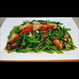 ผักบุ้งหมูกรอบ