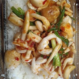 ข้าวหมึกผัดพริกเผา