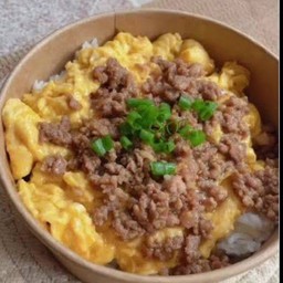 ข้าวหน้าไข่ข้นหมูสับ