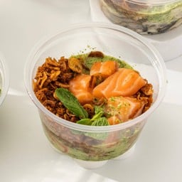 แซลม่อน 90-100กรัม และน้ำจิ้ม หอมเจียว ผัก