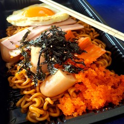 มาม่ารวมมิตร 3 สหาย