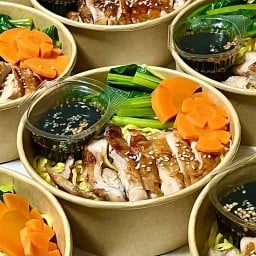 ไข่ กะ เส้น