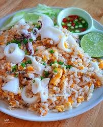 ข้าวผัดปลาหมึก