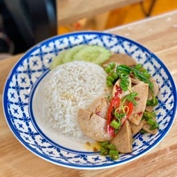 กระเพราหมูยอ ราดข้าว