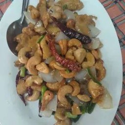 ไก่ผัดเม็ดมะม่วง