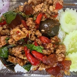 ข้าวกะเพราไข่เยี่ยวม้าหมูสับ