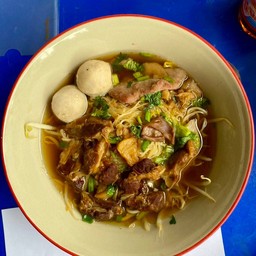 ก๋วยเตี๋ยวหมูตุ๋น