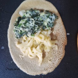 โตเกียว ไส้ผักโขมอบชีส