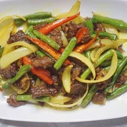 ข้าวผัดพริกเนื้อ