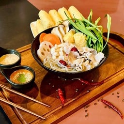 ซุปน้ำกระดูกหมู รสกลมกล่อม (ไม่สามารถเปลี่ยนสินค้าได้)