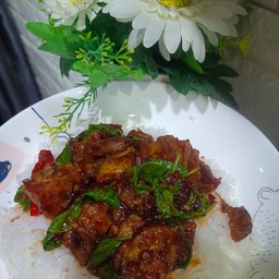 ผัดพริกแกงหมูกรอบ