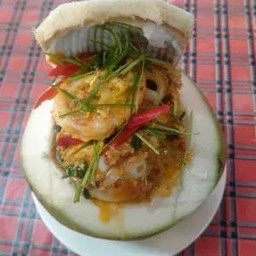 ห่อหมกทะเลในลูกมะพร้าว