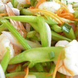 ยำคะน้ากุ้งสด