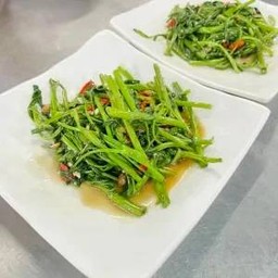 ผัดผักบุ้งไฟแดง