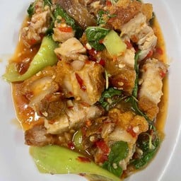 กระเพาหมูกรอบเป็นกับข้าว