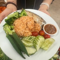 ข้าวคลุกน้ำพริกปลาทู