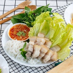 หมูสามชั้น+ชุดผัก+เส้นหมี่ลวก