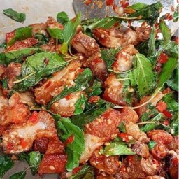 กะเพราหมูกรอบสวรรค์(กับข้าว)