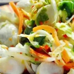 ยำลูกชิ้นปลา