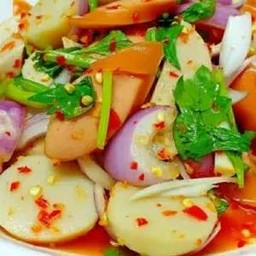 ยำลูกชิ้นปลา+ไส้กรอกไก่