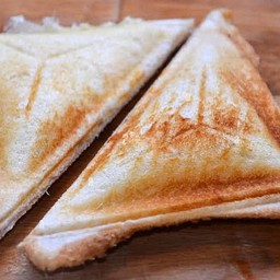 ยำแซ่บกะละมังเจ๊หนิง กล้วยนําไท