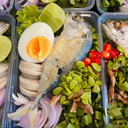 ยำขนมจีนปลาทู1ตัว