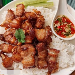 กระเพราอิ่มคุ้ม รัตนาธิเบศร์