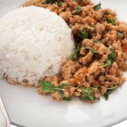 ผัดกระเพรา ร้านคุณแม่