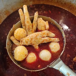 เกาเหลาป่า ลูกชิ้นและขาไก่