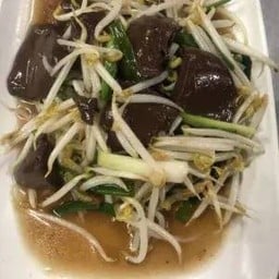 ถั่วงอกผัดเลือดไก่