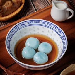 บัวลอยเผือกน้ำกะทิน้ำตาลโตนด (เมนูเย็น)