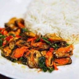 ข้าว กะเพราหอยแมลงภุ่