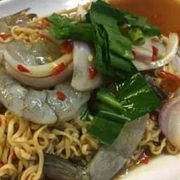 ยำมาม่ากุ้งสดปลาร้า