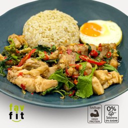 ข้าวกล้องกะเพราไก่นุ่มไข่ดาว (คลีน) Stir Fried Chicken And Basil With Brown Rice Add Fried Egg