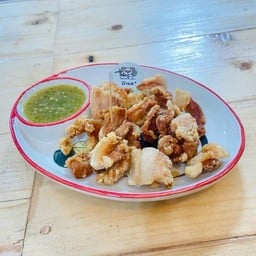 สามชั้นทอดน้ำปลา