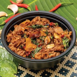 ข้าวกะเพราเนื้อริบอายพ่นไฟ
