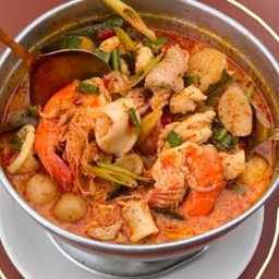 ต้มยำรวมมิตรน้ำข้น  (กับข้าว)