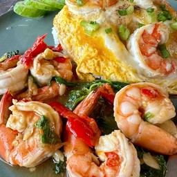 กะเพรากุ้ง+ไข่ขยี้กุ้ง ราดข้าว