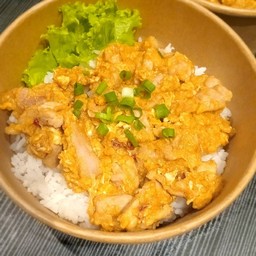 ผัดซอสสุกี้ไข่นุ่ม