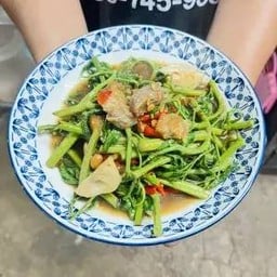 กระเฉดหมูกรอบ