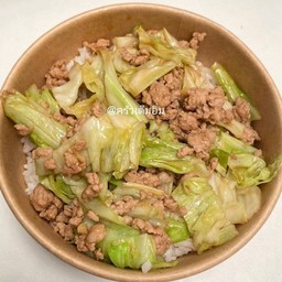 ข้าวหมูสับกะหล่ำปลีผัดน้ำมันหอย