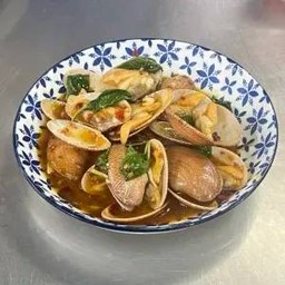 หอยลายผัดพริกเผา