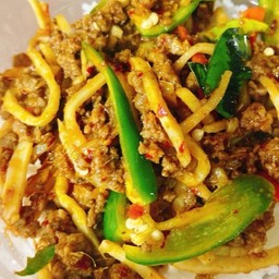 พริกแกงเนื้อสับหน่อไม้(กับข้าว)