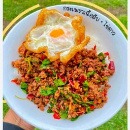 กระเพราเนื้อสับราดข้าว