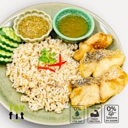 ข้าวกล้องปลากะพงทอดน้ำปลา (คลีน