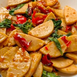 กระเพราหมูยอราดข้าว